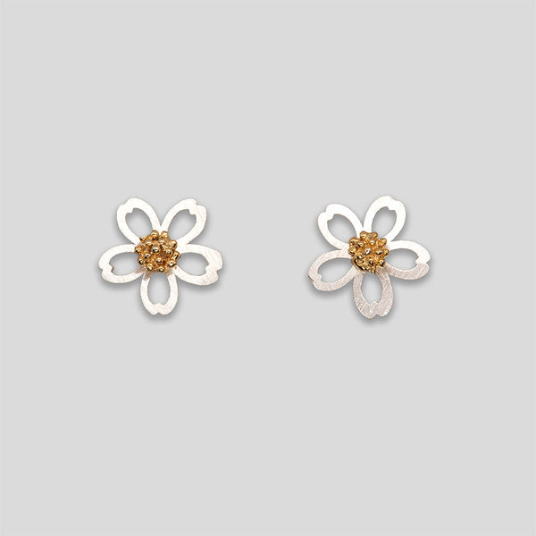 Coo Coo: Coo Coo: Flower Outline Studs - Silver