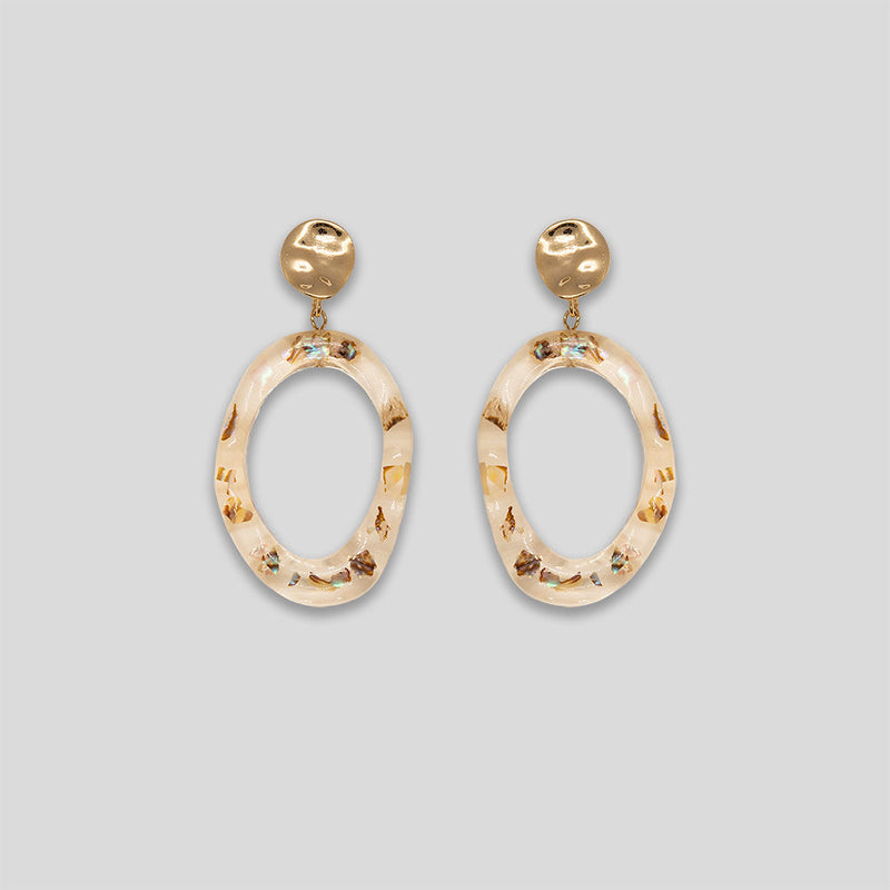 Coo Coo: Coo Coo: Shell Loop Resin Earrings - White/Gold