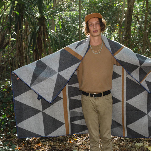 Ghost Outdoors: Blanket - Bush Geometric