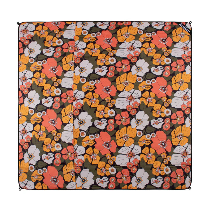 Kollab: Picnic Mat Petunia Petal