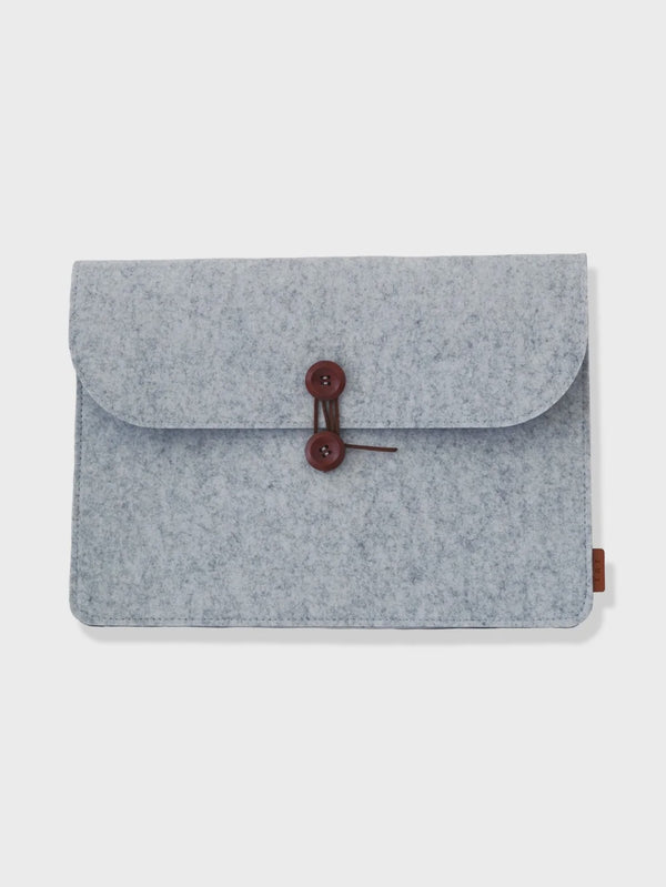 TNR: Laptop Sleeve (button) 13.3"